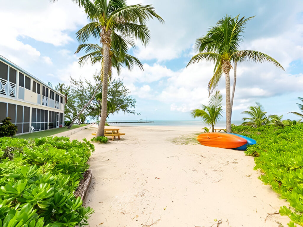 Ground floor, turn-key 1 bedroom with beach views next door to Rum Point Restaurant and Beach and 2 mins drive to Kaibo! Open plan renovated living room, kitchen, dining, leading to the private screened-in patio. One huge bedroom with a king bed. Stunning beach views in a 3 Acre Site with 675 feet of beach frontage. On site Pool, tennis court, gym, game room, two beaches, and Rum Point Club next door. The area directly in front and to the left of the Retreat is a designated and protected marine park. The snorkelling is excellent right in front of the complex. Sunsets are often enjoyed from the private beach all year round. This quieter side of the island provides peace and tranquillity. Head next door to Red Sail for motorized and non-motorized water sport options or excursions to Stingray city or scuba diving when you are ready for some action.